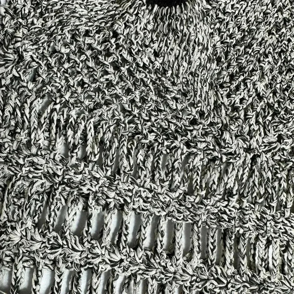 🔥6/$20. Rare unique Crochet/knitmedium grey black white - Picture 4 of 7